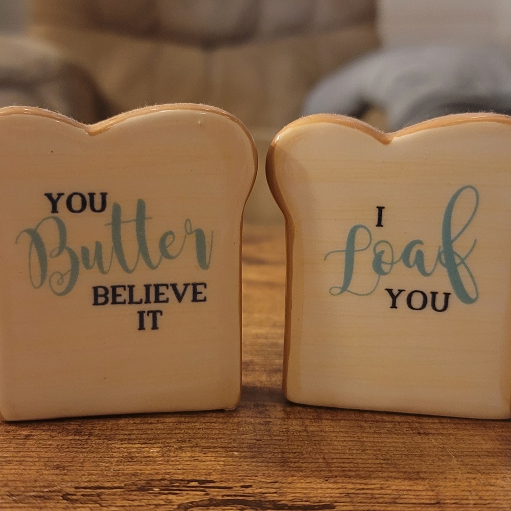 Salt and pepper shackers